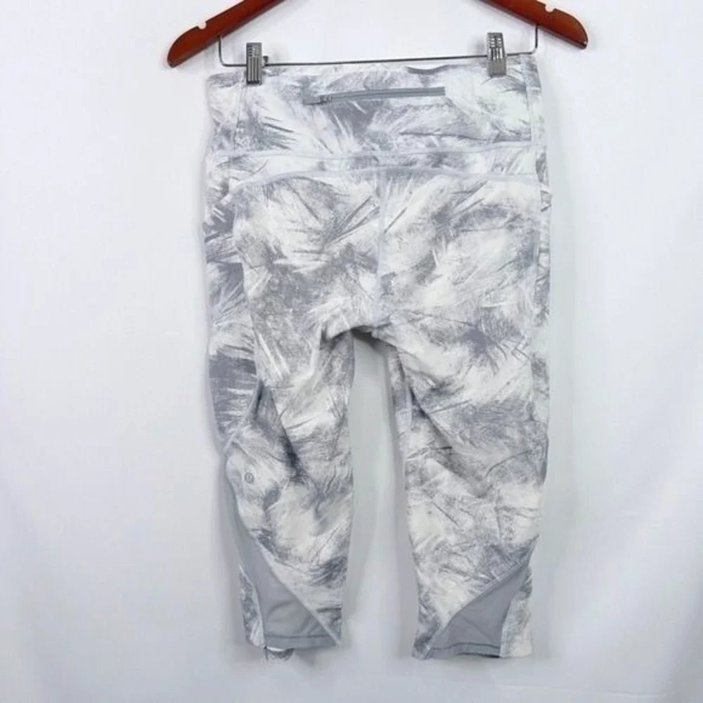 Lululemon‎ Tight Stuff Crop II In Flight White Grey Running Leggings Size 6
